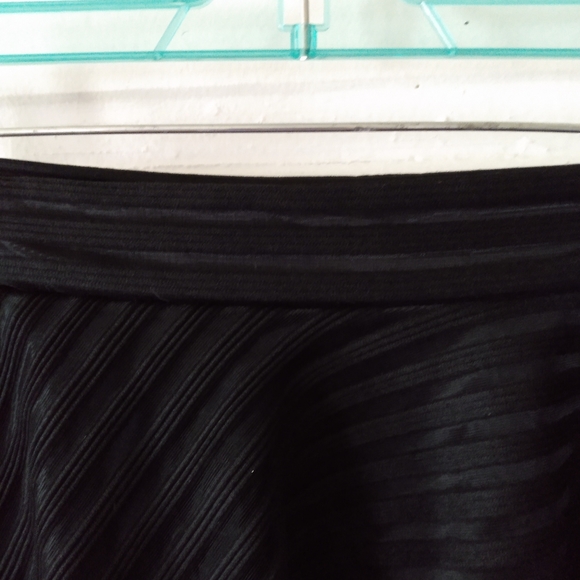 Silhouette Black NYC skirt - Picture 6 of 8